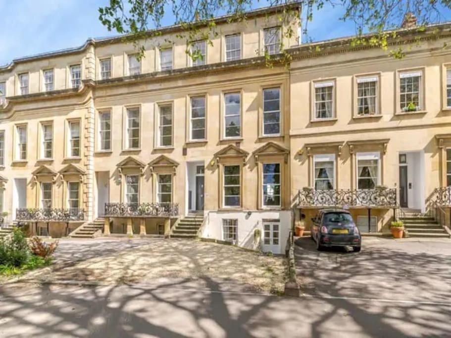 Centre Of Cotswolds Apartment